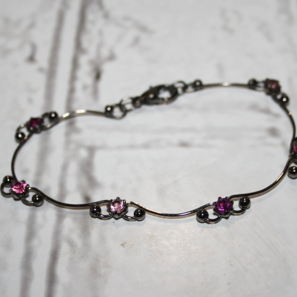 Beautiful gunmetal and hot pink bracelet 7.5"